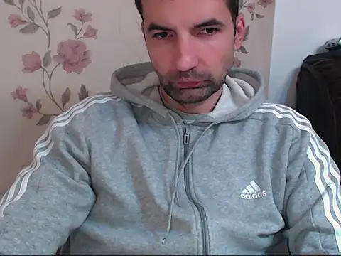 Snapshot of Leo_1617 chatting on 01-09-26, 03:15 Leo 1617 online show from 01-09-26, 03:15