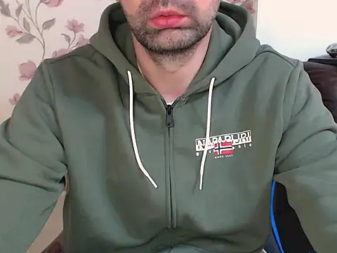 Snapshot of Leo_1617 chatting on 02-10-26, 09:30 Leo 1617 online show from 02-10-26, 09:30