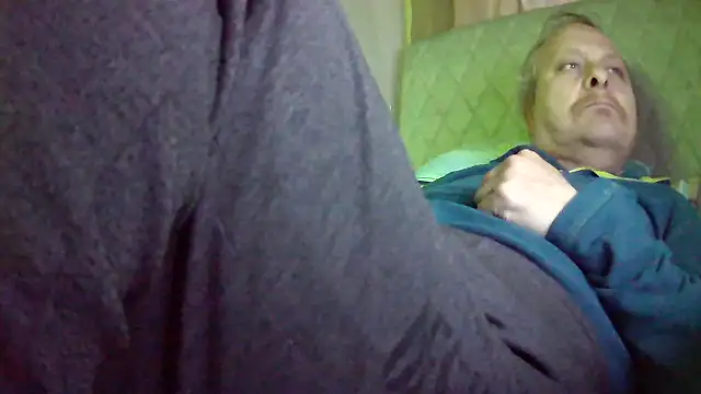 Snapshot of amylrmm1903 chatting on 03-16-25, 03:28 amylrmm1903 online show from 03-16-25, 03:28