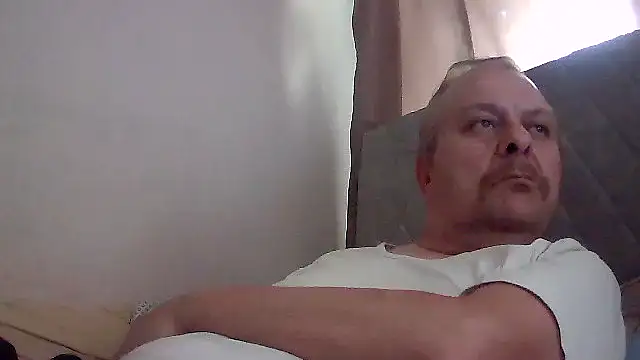 Snapshot of amylrmm1903 chatting on 09-21-25, 12:40 amylrmm1903 online show from 09-21-25, 12:40