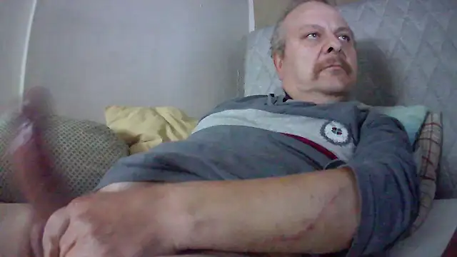 Snapshot of amylrmm1903 chatting on 10-12-25, 03:11 amylrmm1903 online show from 10-12-25, 03:11