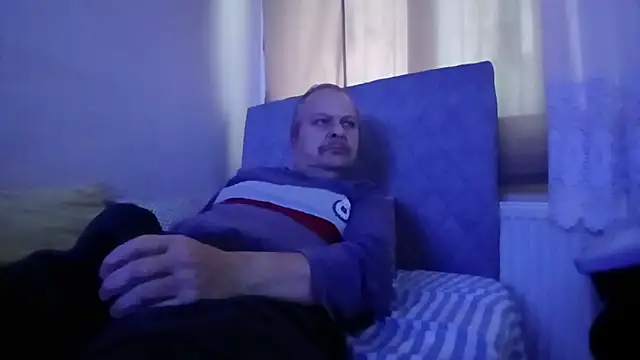 Snapshot of amylrmm1903 chatting on 11-12-25, 11:32 amylrmm1903 online show from 11-12-25, 11:32