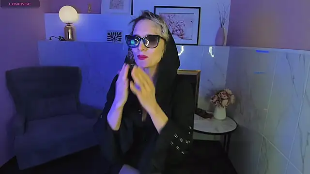 Queen Anna  online show from 01-23-25, 07:51