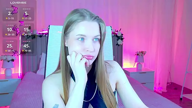 CuteMousee online show from 04-28-26, 08:19