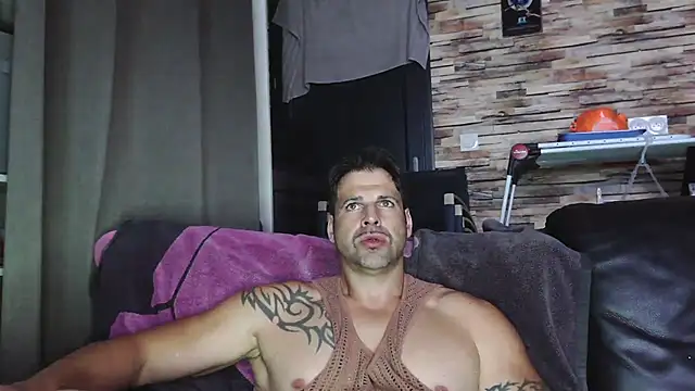 XxBigboybandxX online show from 11-17-25, 05:30