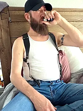 Snapshot of Icebearsticlese chatting on 02-11-26, 09:53 Icebearsticlese online show from 02-11-26, 09:53