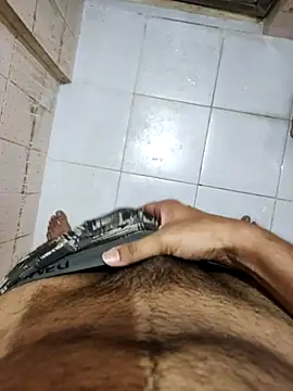 Snapshot of virginat32 chatting on 03-07-25, 11:40 virginat32 online show from 03-07-25, 11:40