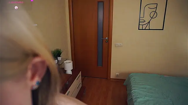 Snapshot of EngelAlman chatting on 03-12-25, 10:37 EngelAlman online show from 03-12-25, 10:37