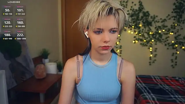 Snapshot of EngelAlman chatting on 09-21-25, 06:48 EngelAlman online show from 09-21-25, 06:48