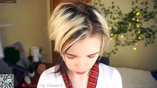 Snapshot of EngelAlman chatting on 11-13-25, 06:45 EngelAlman online show from 11-13-25, 06:45