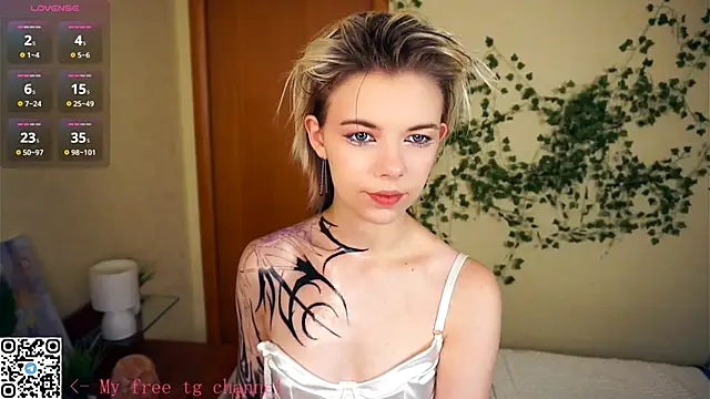 Snapshot of EngelAlman chatting on 11-18-25, 07:46 EngelAlman online show from 11-18-25, 07:46