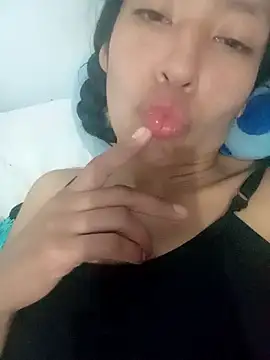 Snapshot of karolinee_66_ chatting on 12-03-24, 04:03 karolinee 66  online show from 12-03-24, 04:03
