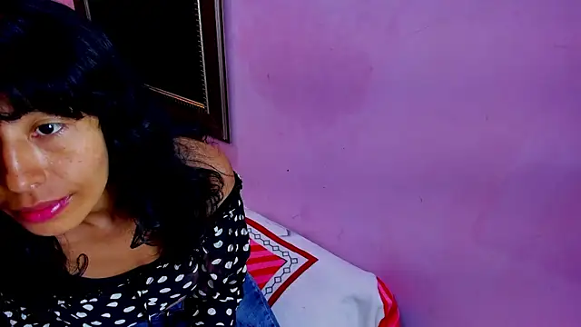 Snapshot of karolinee_66_ chatting on 10-19-25, 02:40 karolinee 66  online show from 10-19-25, 02:40