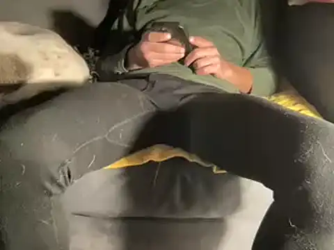 Snapshot of 4small4inchlol chatting on 02-15-25, 01:21 4small4inchlol online show from 02-15-25, 01:21