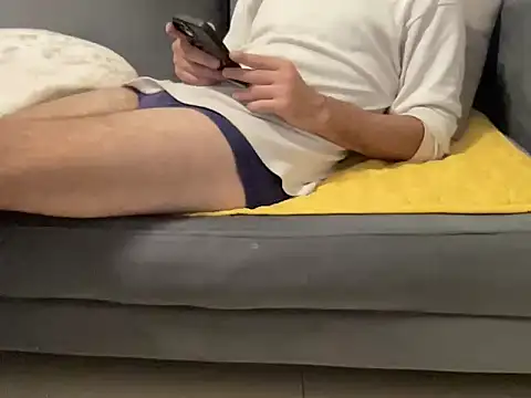 Snapshot of 4small4inchlol chatting on 11-29-25, 02:53 4small4inchlol online show from 11-29-25, 02:53