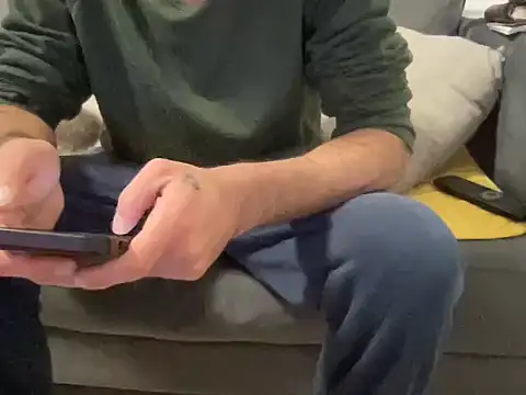 Snapshot of 4small4inchlol chatting on 01-13-26, 07:41 4small4inchlol online show from 01-13-26, 07:41