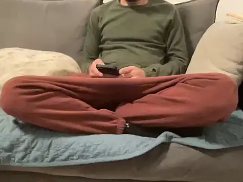 Snapshot of 4small4inchlol chatting on 02-18-26, 07:32 4small4inchlol online show from 02-18-26, 07:32