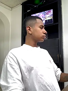 Snapshot of PatrickWest chatting on 12-05-24, 11:16 PatrickWest online show from 12-05-24, 11:16