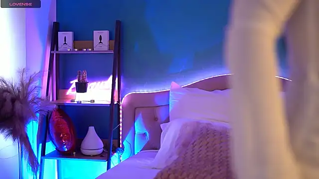 RaisaVawn online show from 04-21-26, 06:20