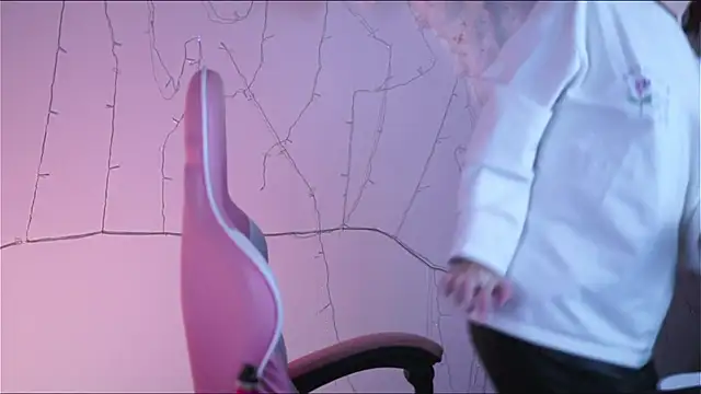 Snapshot of Lana__May chatting on 02-12-25, 02:43 Lana  May online show from 02-12-25, 02:43