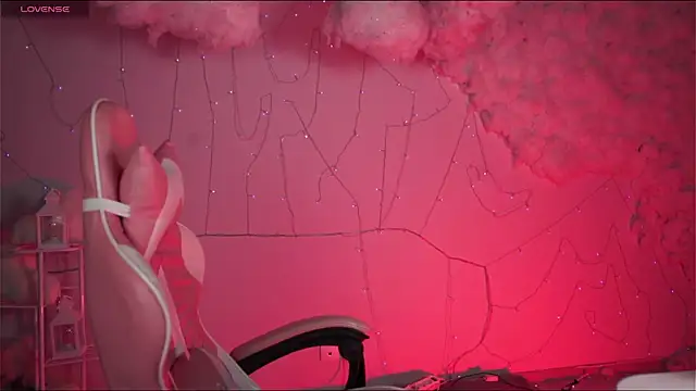 Snapshot of Lana__May chatting on 03-21-25, 11:12 Lana  May online show from 03-21-25, 11:12