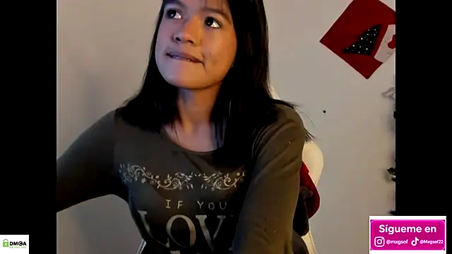 meganthompsonn22 online show from 11-30-25, 08:24