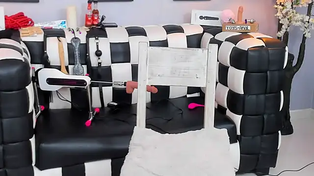 SARAFOXX  online show from 12-19-24, 08:55