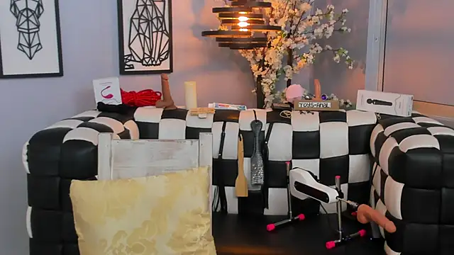 SARAFOXX  online show from 12-22-24, 05:53