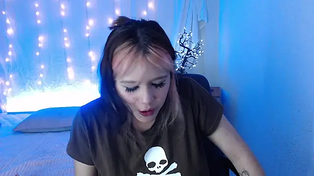 Snapshot of mixie_cute chatting on 12-04-24, 01:58 mixie cute online show from 12-04-24, 01:58