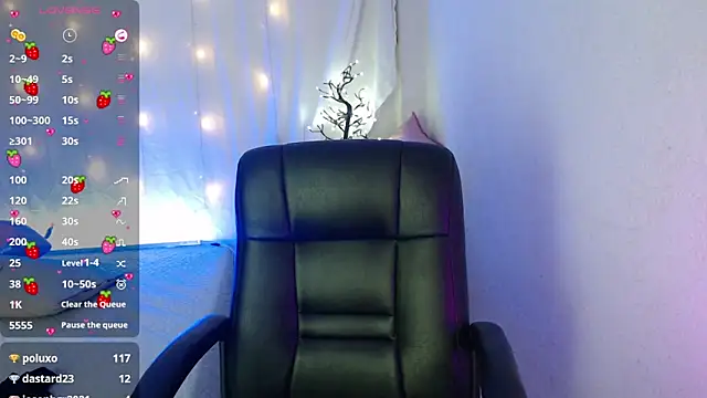 Snapshot of mixie_cute chatting on 12-15-24, 11:53 mixie cute online show from 12-15-24, 11:53