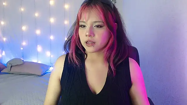 Snapshot of mixie_cute chatting on 12-31-24, 11:06 mixie cute online show from 12-31-24, 11:06