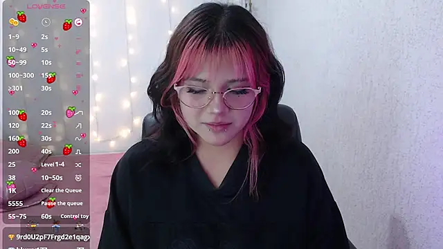 Snapshot of mixie_cute chatting on 01-19-25, 09:34 mixie cute online show from 01-19-25, 09:34