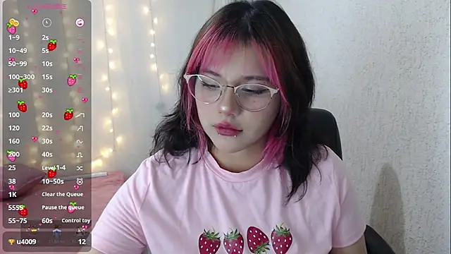 Snapshot of mixie_cute chatting on 01-26-25, 08:45 mixie cute online show from 01-26-25, 08:45