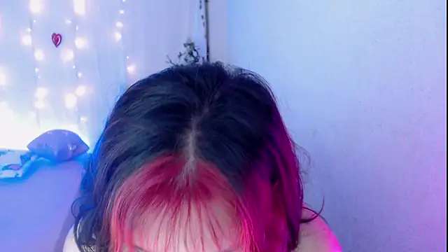 Snapshot of mixie_cute chatting on 02-27-25, 09:36 mixie cute online show from 02-27-25, 09:36