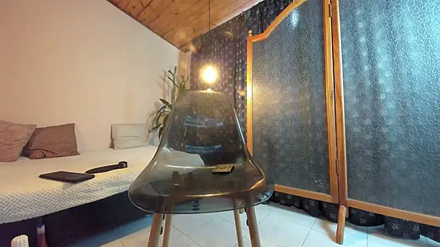 Snapshot of EmiGomez_ chatting on 01-12-25, 10:43 EmiGomez  online show from 01-12-25, 10:43