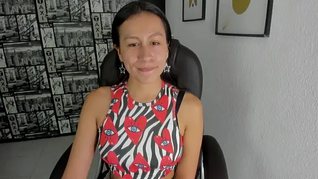 Snapshot of EmiGomez_ chatting on 02-10-25, 08:21 EmiGomez  online show from 02-10-25, 08:21