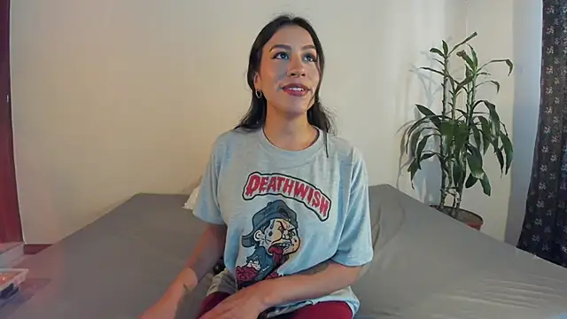 Snapshot of EmiGomez_ chatting on 03-07-25, 08:00 EmiGomez  online show from 03-07-25, 08:00