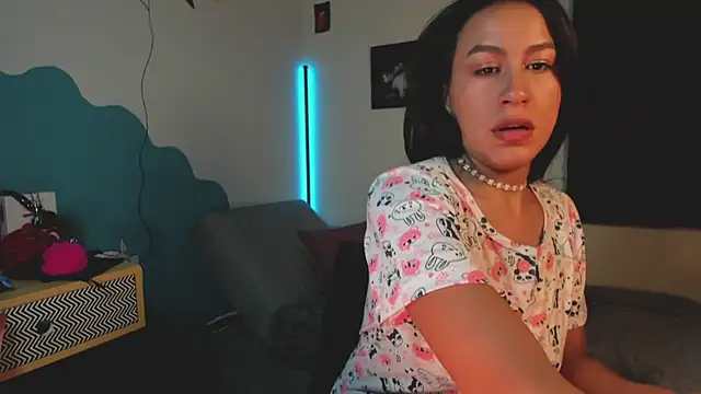 EmiGomez  online show from 02-03-26, 01:37