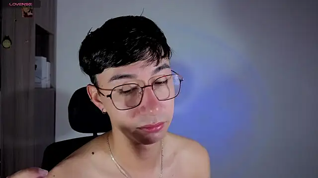 Snapshot of cameron_cum chatting on 10-29-25, 11:01 cameron cum online show from 10-29-25, 11:01