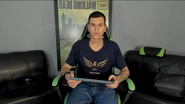 Snapshot of jamesinked_ chatting on 01-11-25, 06:54 jamesinked online show from 01-11-25, 06:54