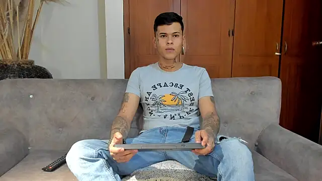 Snapshot of jamesinked_ chatting on 11-09-25, 03:16 jamesinked online show from 11-09-25, 03:16