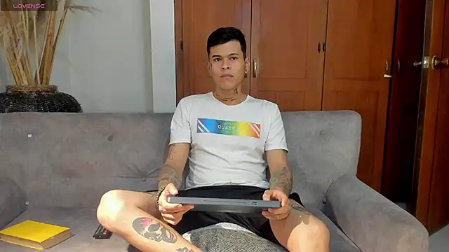 Snapshot of jamesinked_ chatting on 11-13-25, 01:26 jamesinked online show from 11-13-25, 01:26