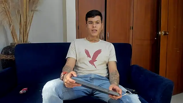 Snapshot of jamesinked_ chatting on 11-23-25, 12:21 jamesinked online show from 11-23-25, 12:21