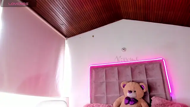 Melody Ds online show from 12-15-24, 08:25