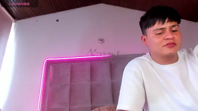 Melody Ds online show from 12-17-24, 04:32