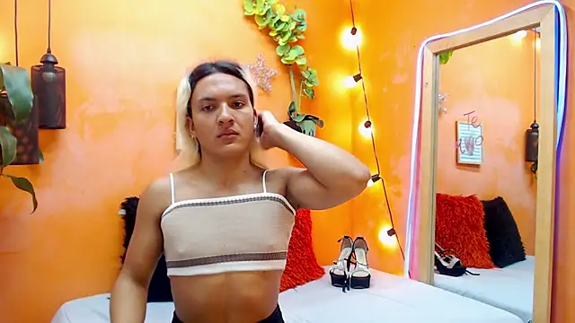 Snapshot of aslyhernandez_7 chatting on 12-16-24, 11:22 aslyhernandez 7 online show from 12-16-24, 11:22