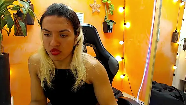 Snapshot of aslyhernandez_7 chatting on 01-27-25, 05:26 aslyhernandez 7 online show from 01-27-25, 05:26