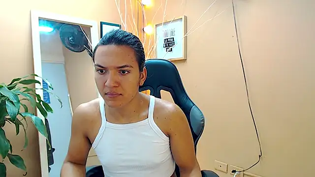 Snapshot of aslyhernandez_7 chatting on 01-30-25, 11:33 aslyhernandez 7 online show from 01-30-25, 11:33