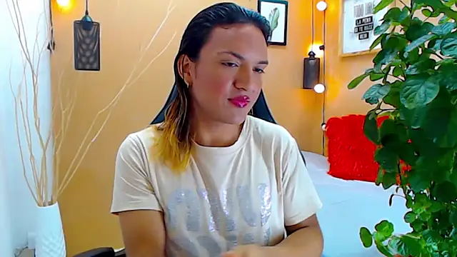 Snapshot of aslyhernandez_7 chatting on 09-11-25, 12:05 aslyhernandez 7 online show from 09-11-25, 12:05