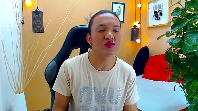 Snapshot of aslyhernandez_7 chatting on 09-17-25, 12:07 aslyhernandez 7 online show from 09-17-25, 12:07